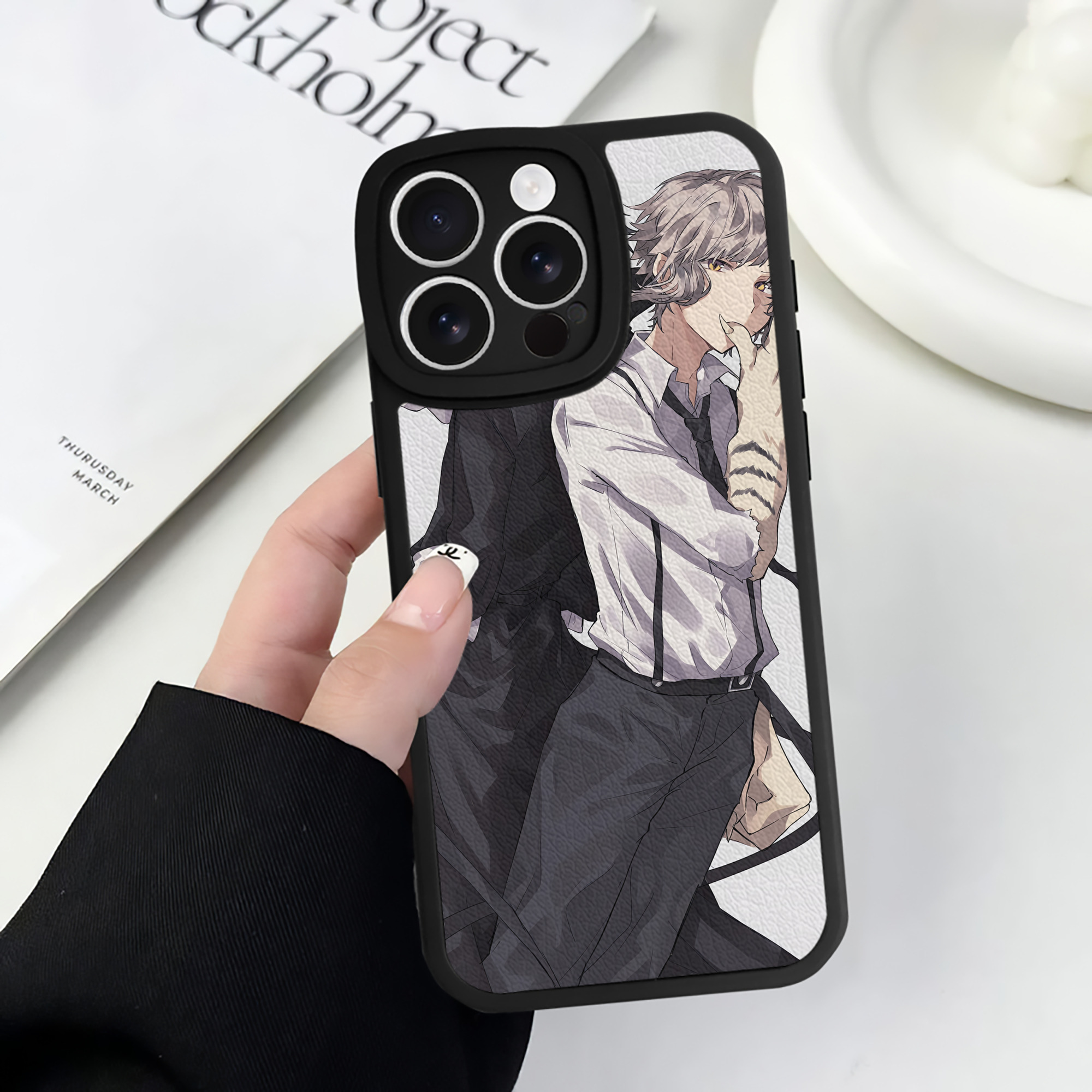 （画像用） 文豪ストレイドッグス Bungo Stray Dogs 【iPhone 16シリーズ対応】シリコンスマホケース（レザー調） 材質：シリコン